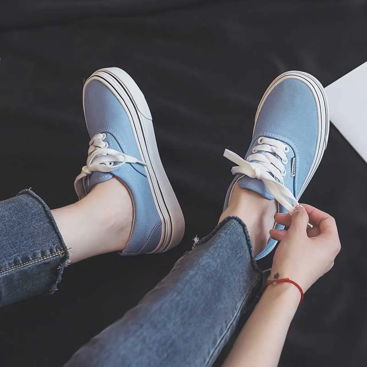 Blue casual thread accents canvas shoe sneaker