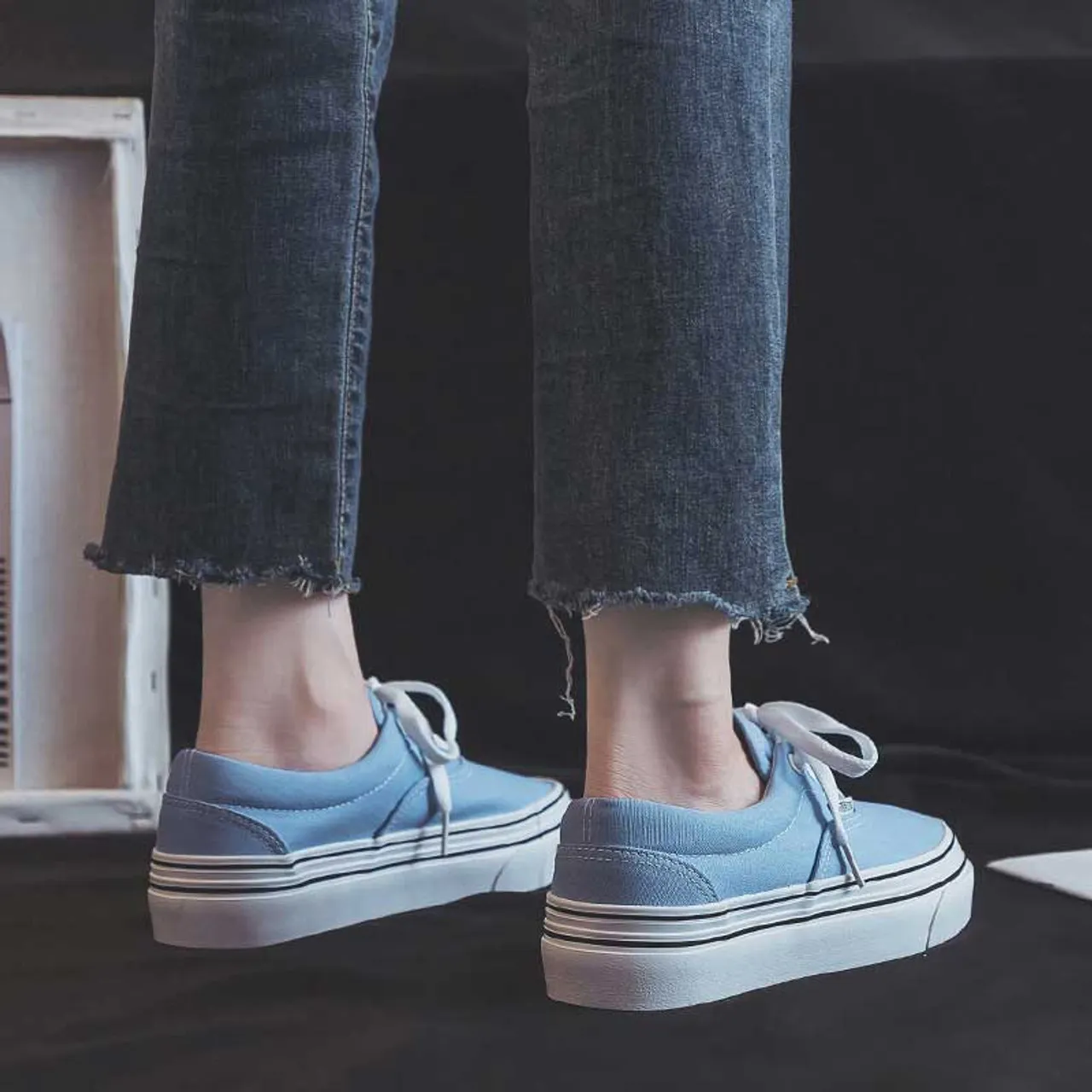 Blue casual thread accents canvas shoe sneaker