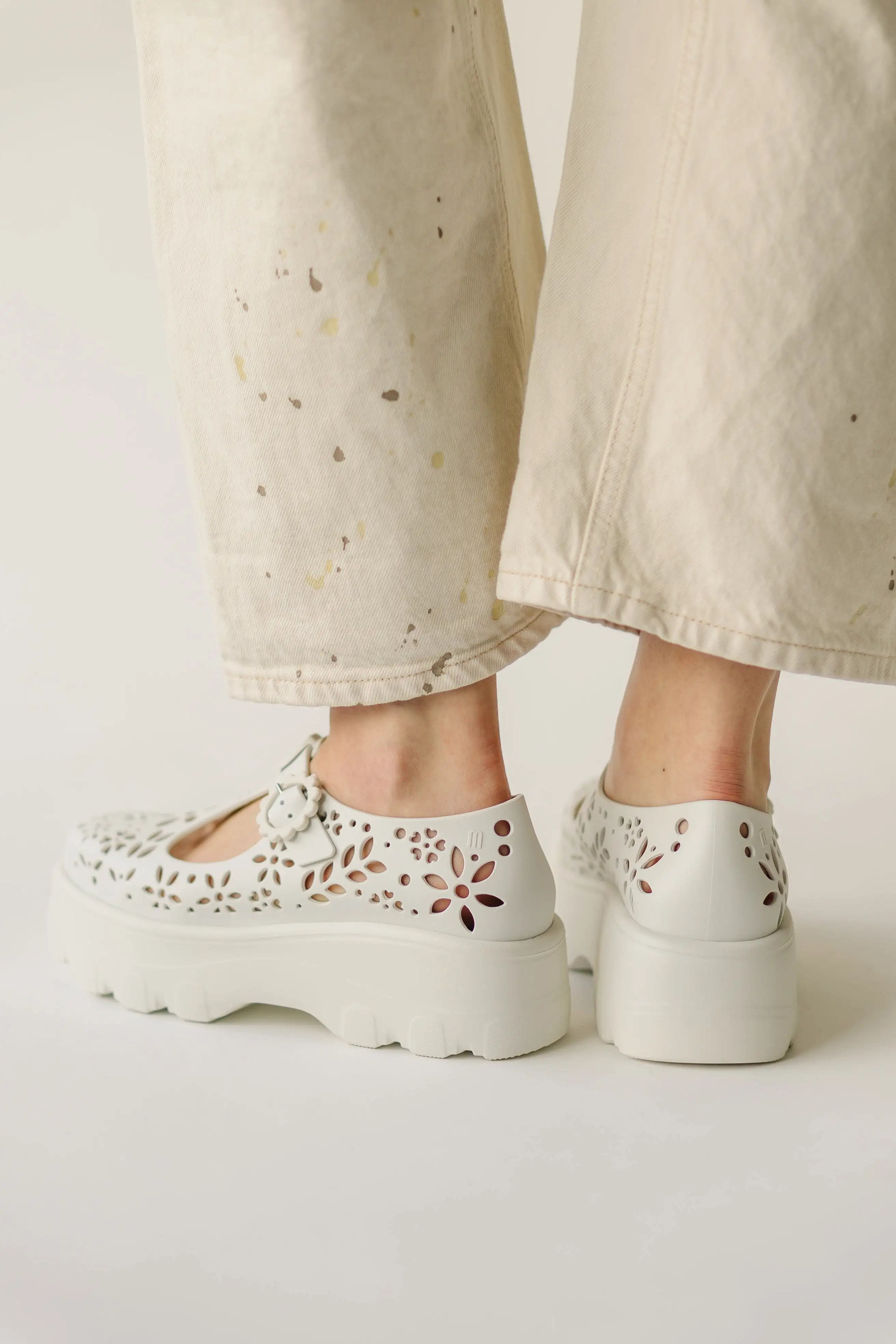 Melissa: Kick Off Lace Platform in White