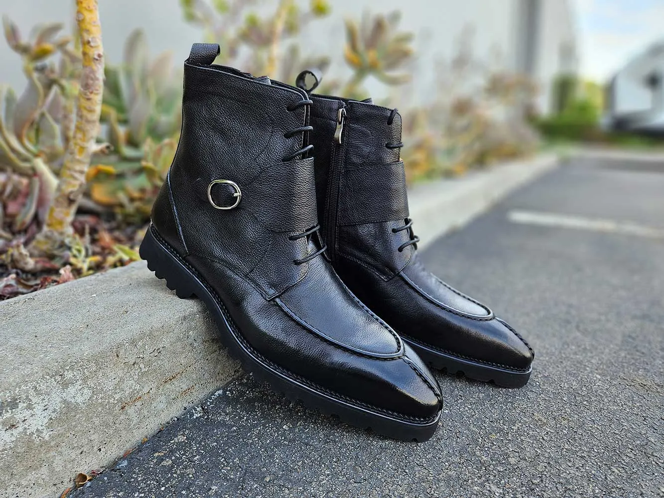 Rugged Split Toe Lace-up Boot