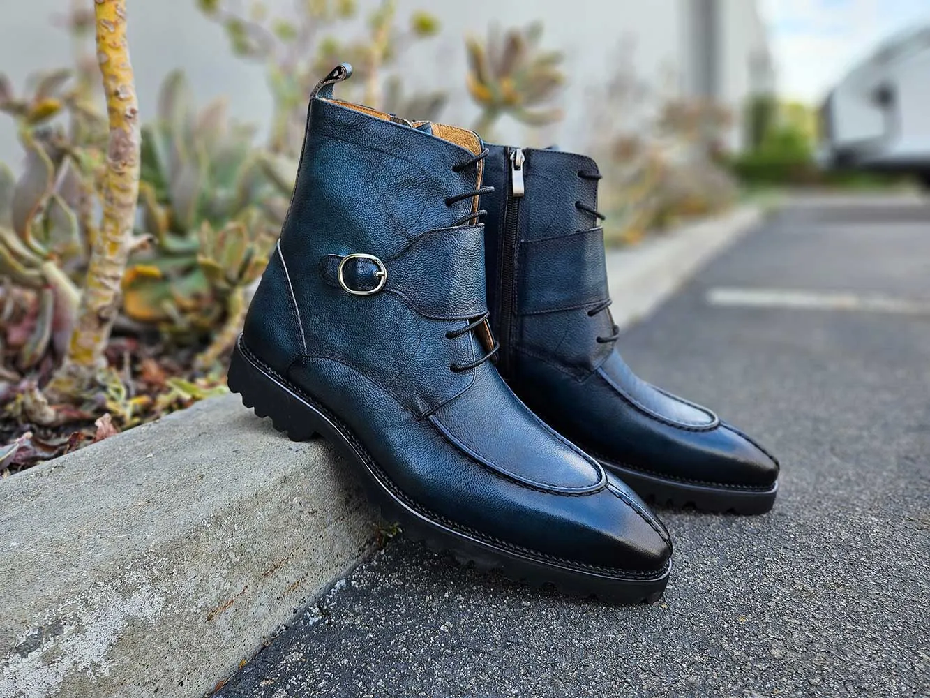 Rugged Split Toe Lace-up Boot