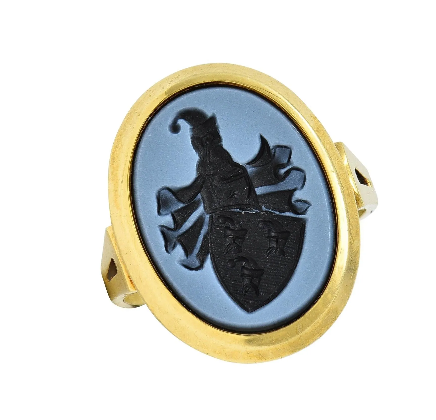 Victorian Carved Agate 14 Karat Yellow Gold Antique Heraldic Intaglio Unisex Signet Ring