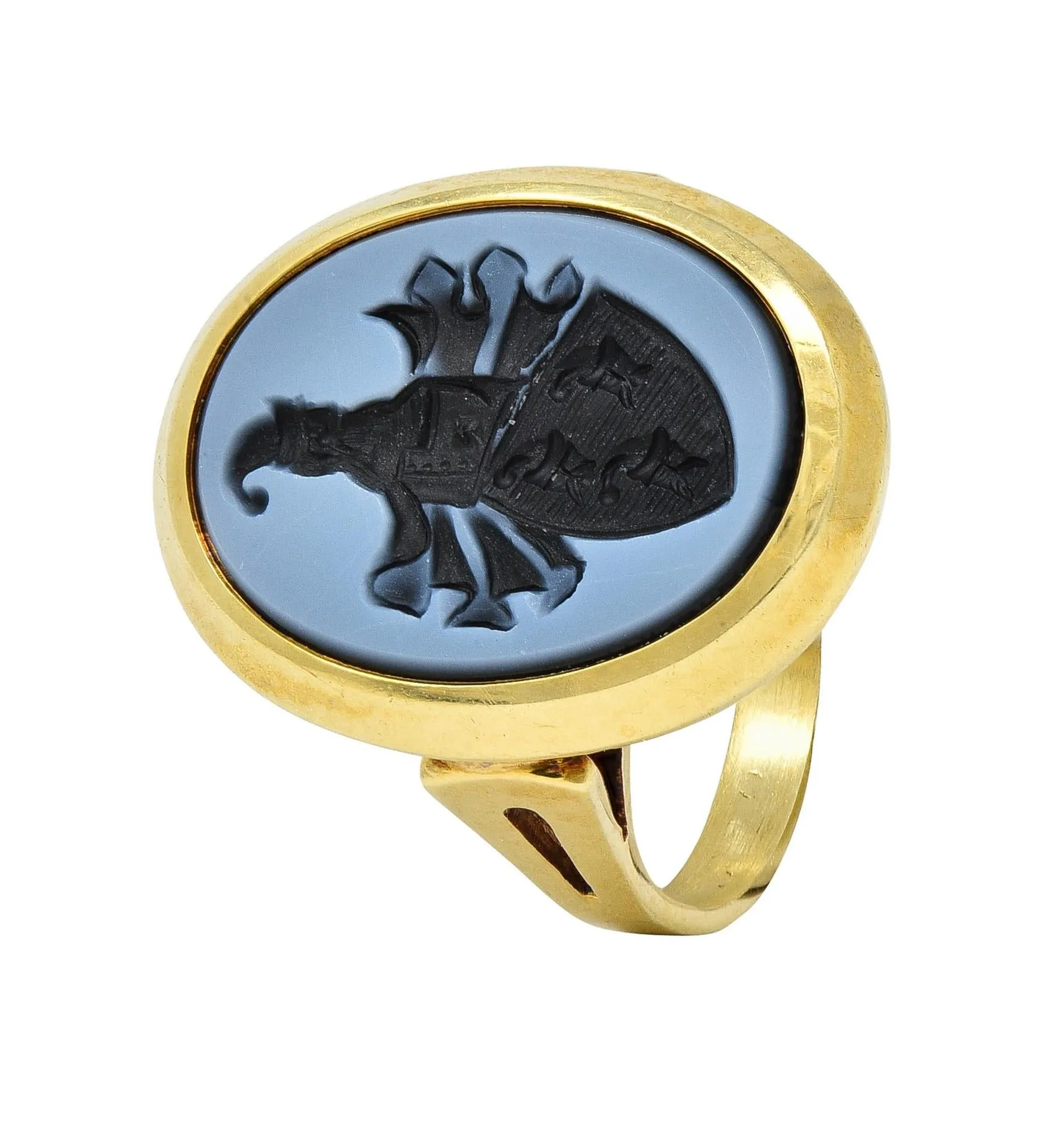 Victorian Carved Agate 14 Karat Yellow Gold Antique Heraldic Intaglio Unisex Signet Ring