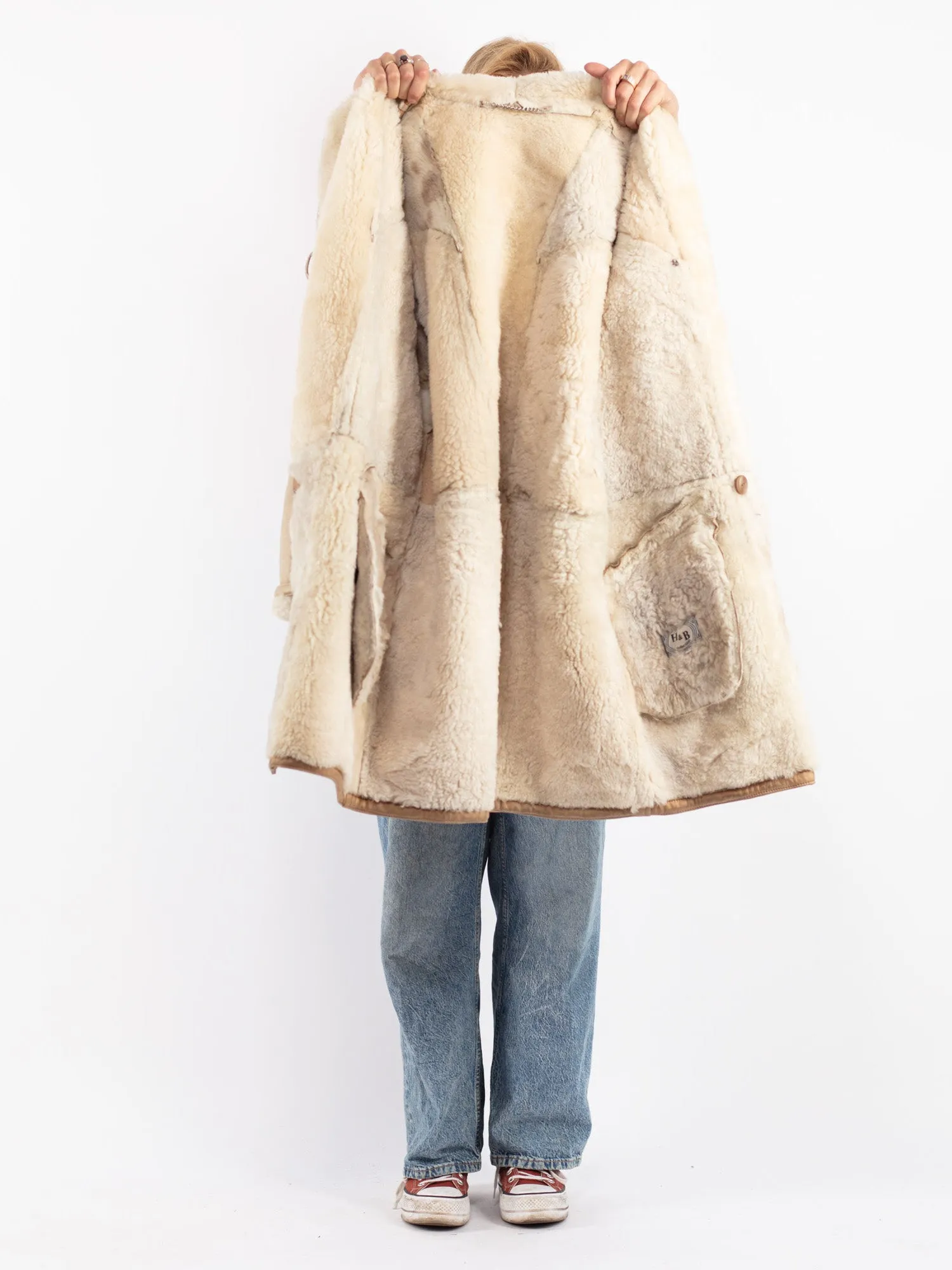 Vintage 80's Women Oversized Sheepskin Coat in Beige